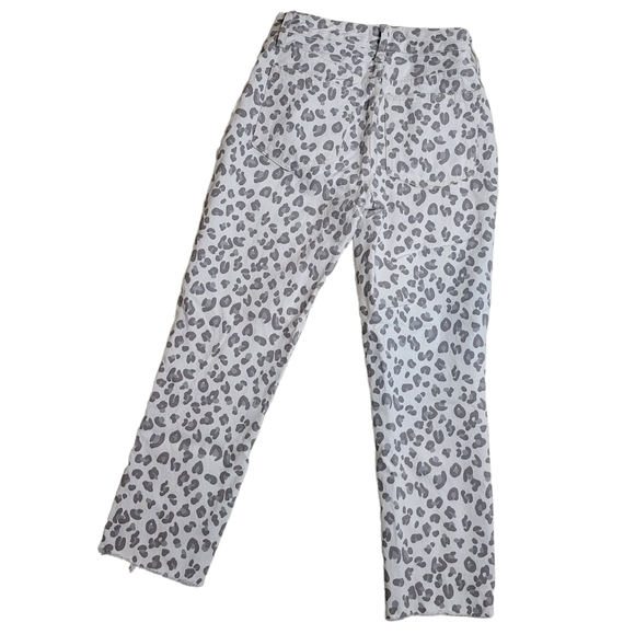 Abercrombie & Fitch Mom Jean in Grey Leopard Print - Picture 2 of 9